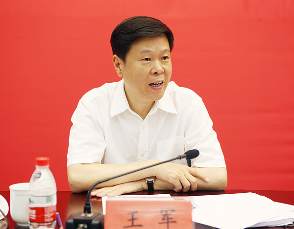 财政部党组副书记,副部长,中国注册会计师行业党委书记王军出席会议