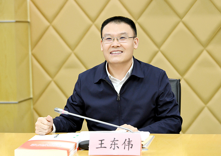 凯发手机app王东伟出席国际财经|老狼二区忘忧草欢迎您大豆|中心揭牌仪式暨