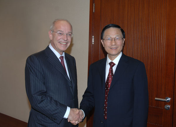 谢旭人部长在京会见国际会计准则委员会基金会