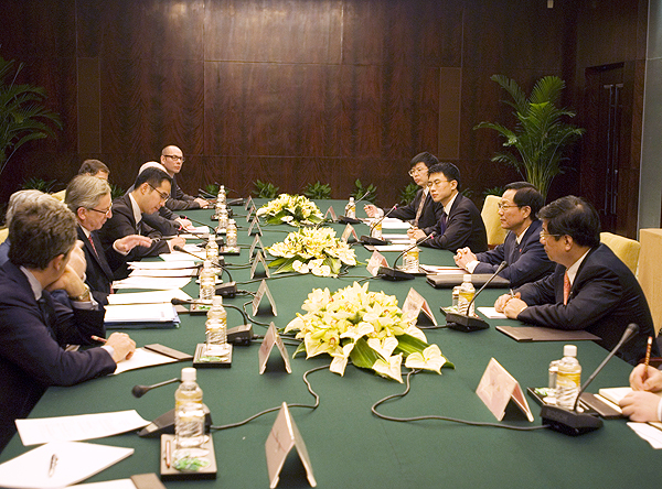 财政部部长谢旭人在南京紫金山庄会见欧元集团