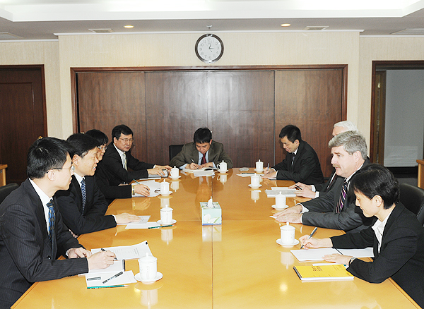 李勇会见世界银行集团国际金融公司执行副总裁
