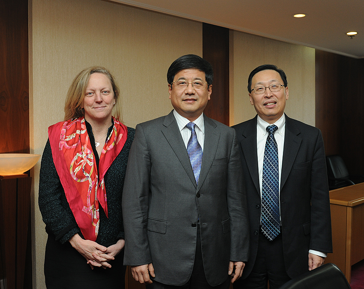 郑晓松会见世行集团国际金融公司副总裁兼司库