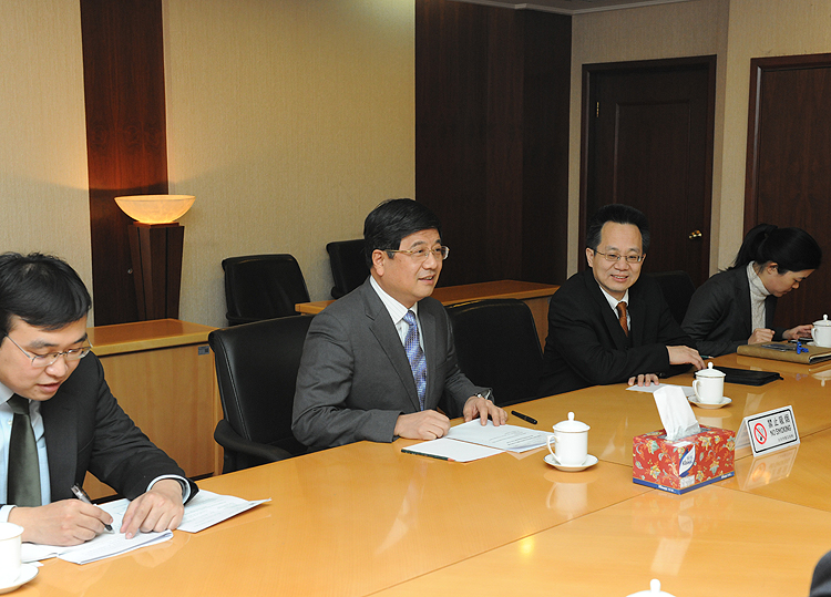 晓松会见世行集团国际金融公司副总裁兼司库及