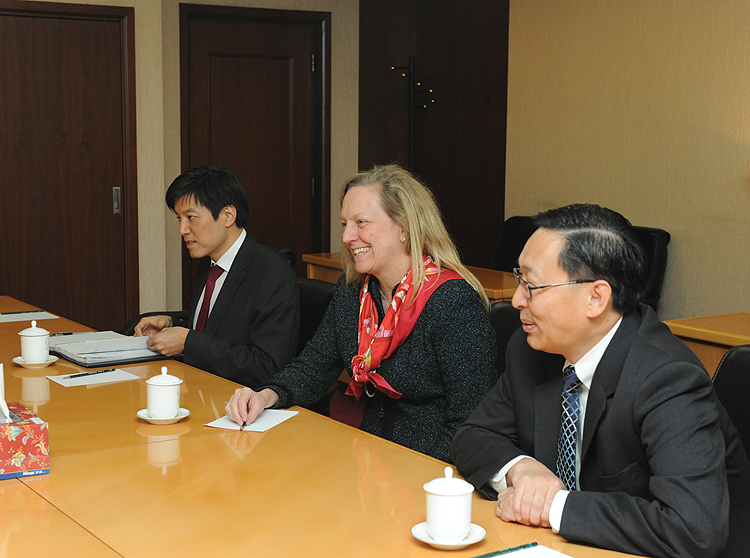 郑晓松会见世行集团国际金融公司副总裁兼司库