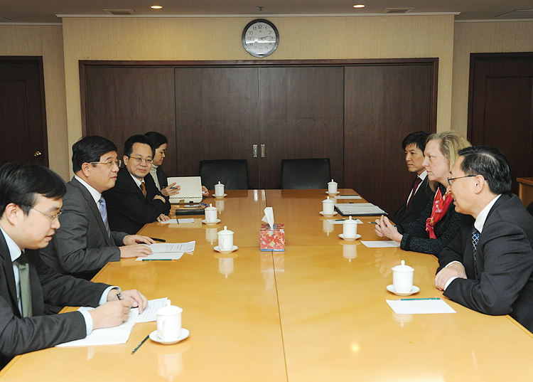 郑晓松会见世行集团国际金融公司副总裁兼司库