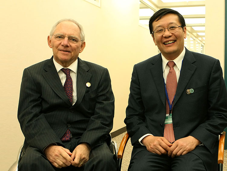 楼继伟在出席世界银行\/国际货币基金组织2013