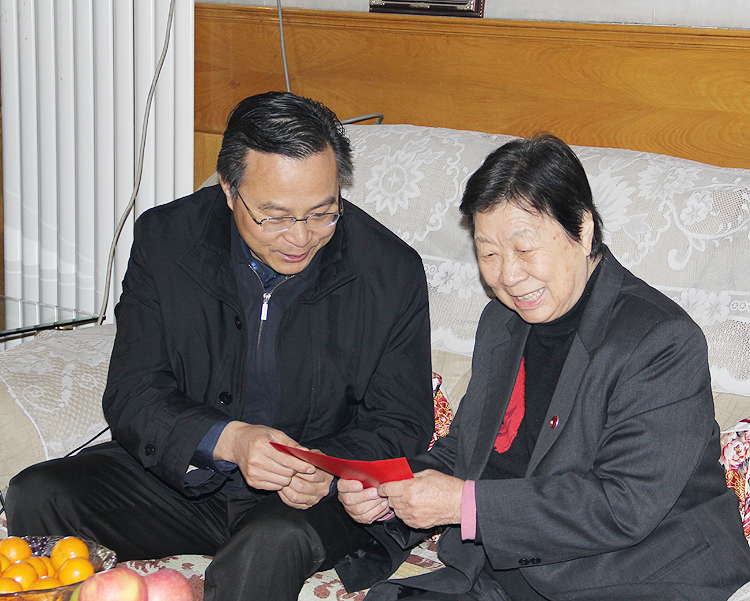 财政部党组成员走访看望部离退休老领导、老干部