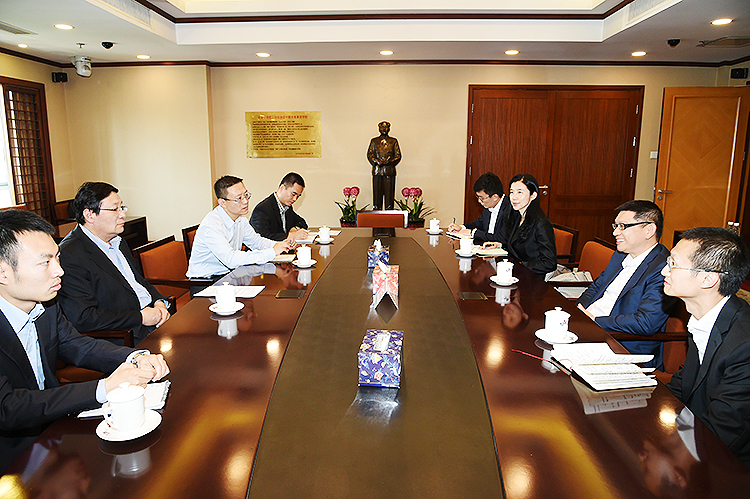 楼继伟会见新加坡政府投资公司(GIC)首席投资