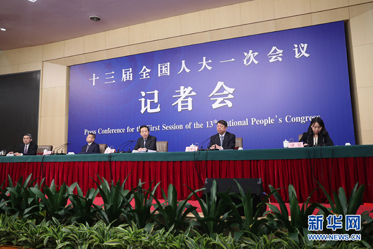 财政部就财税改革和财政工作答问