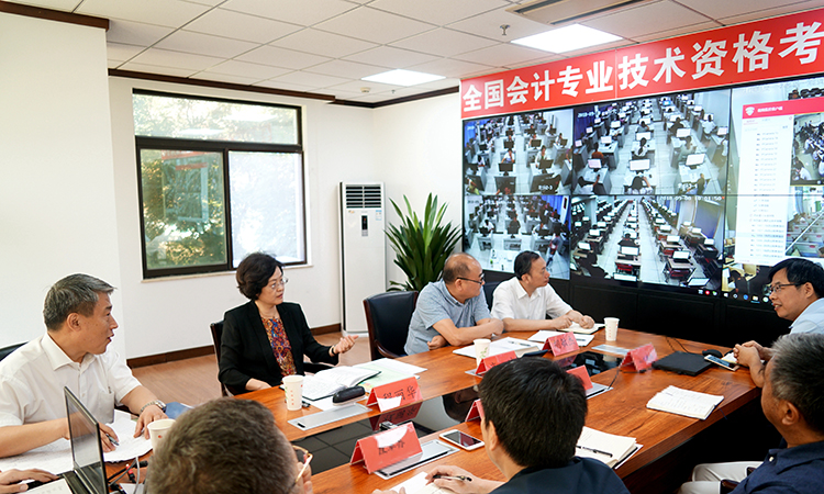 程丽华检查指导全国会计专业技术中高级资格考试工作