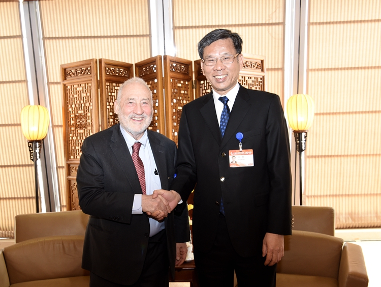 2019年经济学诺贝尔_...中国发展高层论坛2019年会在北京举行.2001年诺贝尔经济学奖得主...