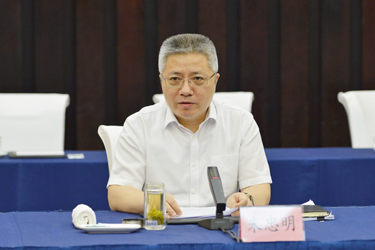 朱忠明主持召开部分驻鲁全国两会