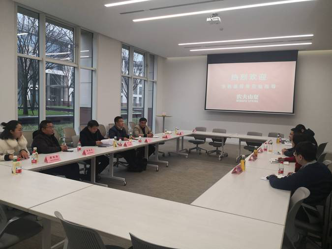 云南省永胜县财政局县委副书记胡振虎带队