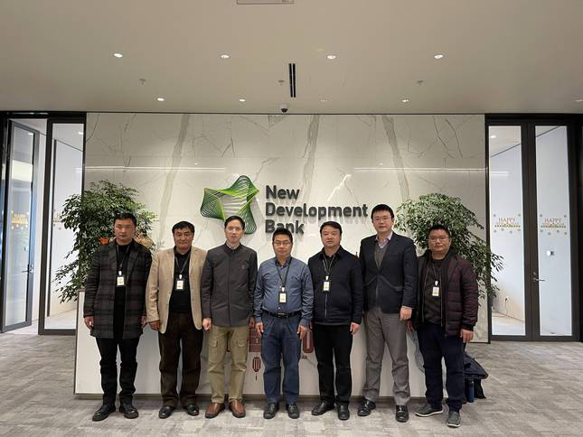 云南省永胜县财政局县委副书记胡振虎带队