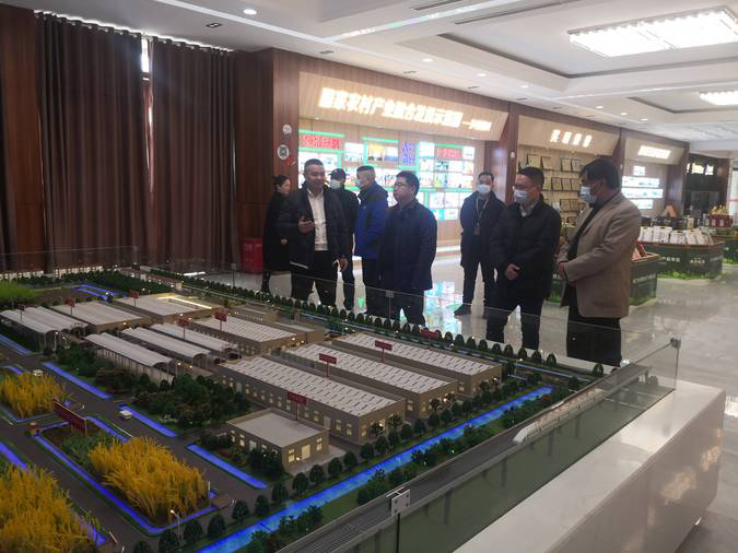 云南省永胜县财政局县委副书记胡振虎带队